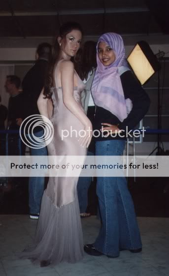 http://img39.photobucket.com/albums/v121/shuzaila/london_paris/mdm_tussaud_jlo.jpg http://img39.photobucket.com/albums/v121/shuzaila/london_paris/mdm_tussaud_jlo.jpg